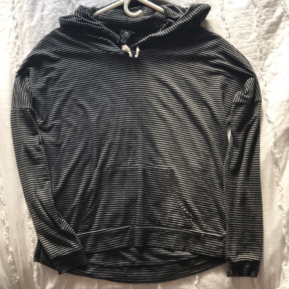 Sweater/shirt - Picture 2 of 4